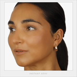 Achieve the golden beauty post-vacation aesthetic by amplifying a warm glow with triple-milled powder that delivers a long-lasting finish. WHAT IS IT Enhance skin with a radiating healthy glow with a sheer, buildable bronzer. - Ultra-lightweight sheer powder - Pearlized finish provides a smooth, velvety texture - Sheer formula blends effortlessly for a sun-filled glow