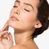 A continuous, air-powered spray delivers an even and controlled application. The micro-fine mist sets liquid or powder makeup with a radiant, long-wearing finish. THIS PRODUCT IS Cruelty-Free, Hypoallergenic, Non-Comedogenic, Halal Certified, and EU Compliant. Free of Parabens and Fragrances.